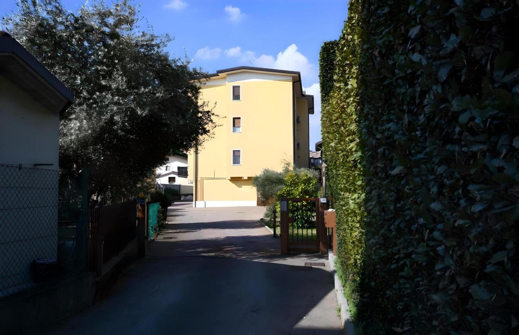 Desenzanoloft Official Partner Marriott Homes & Villas - A Casa Di Sara Family Apartment With Private Parking Desenzano del Garda Exterior foto